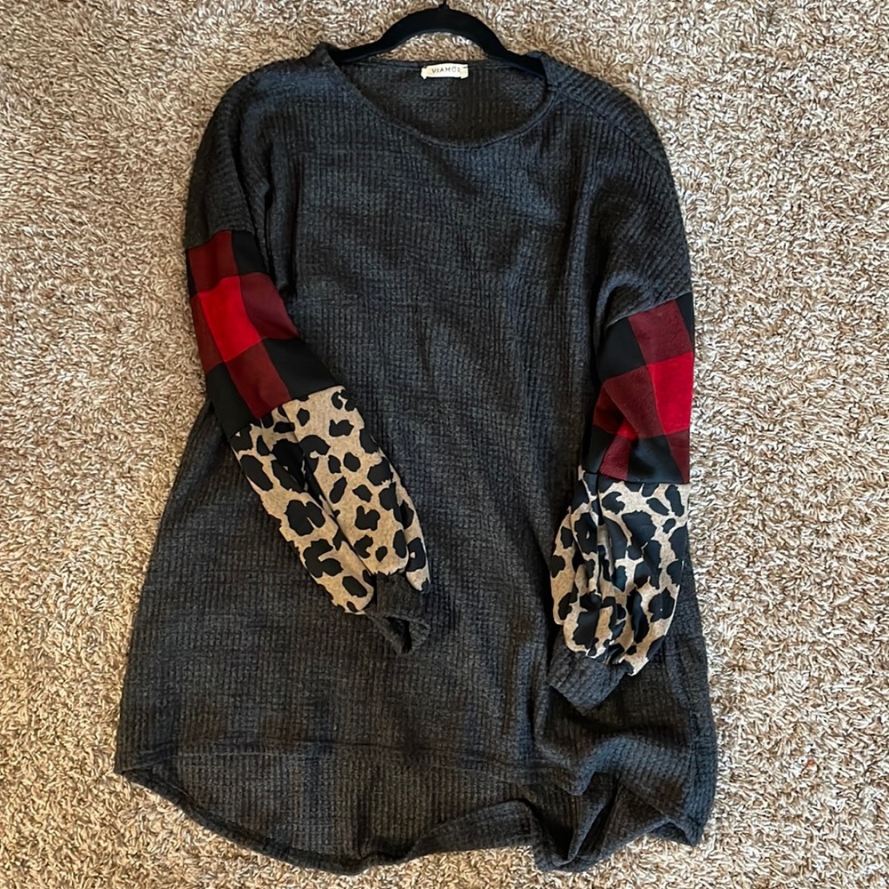 Viamor long sleeve grey waffle top with sleeve detail